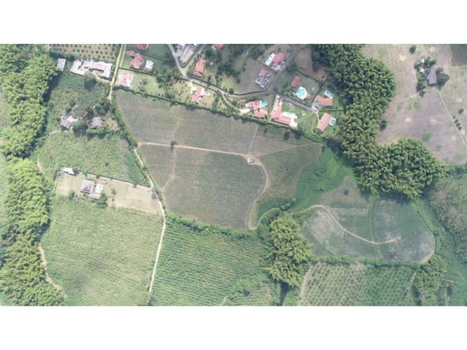 Lote en venta en Berlin, Armenia, 2260 m² · foto 2 de 7