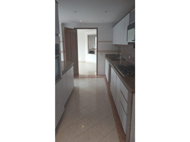 Apartamento de 4 alcobas en venta en La Carolina, Bogotá, 270 m² · foto 2 de 9