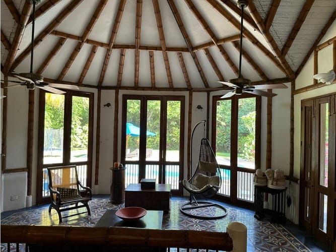 Casa de 4 alcobas en venta en Ricaurte, 360 m² · foto 2 de 16