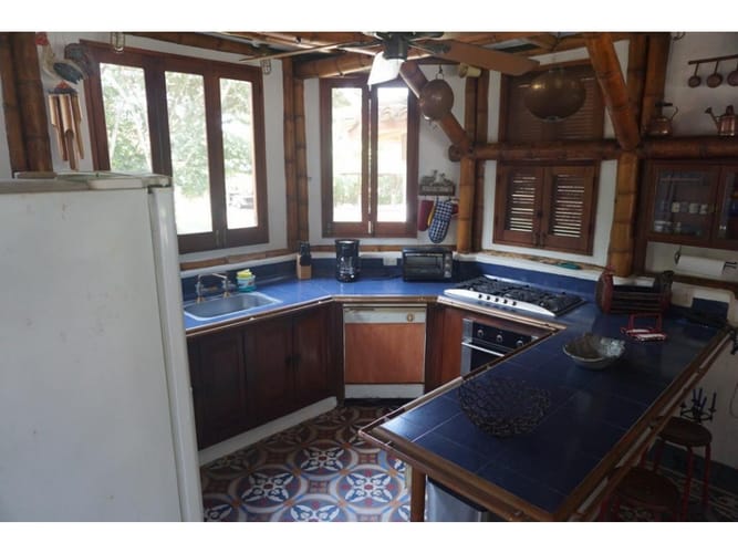 Casa de 4 alcobas en venta en Ricaurte, 360 m² · foto 5 de 16