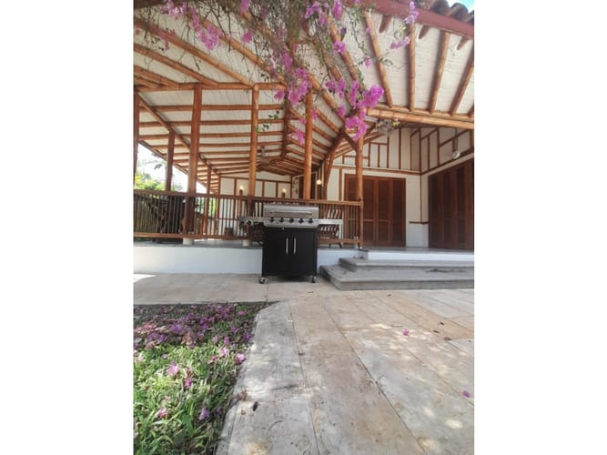 Casa de 4 alcobas en venta en Ricaurte, 360 m² · foto 13 de 16