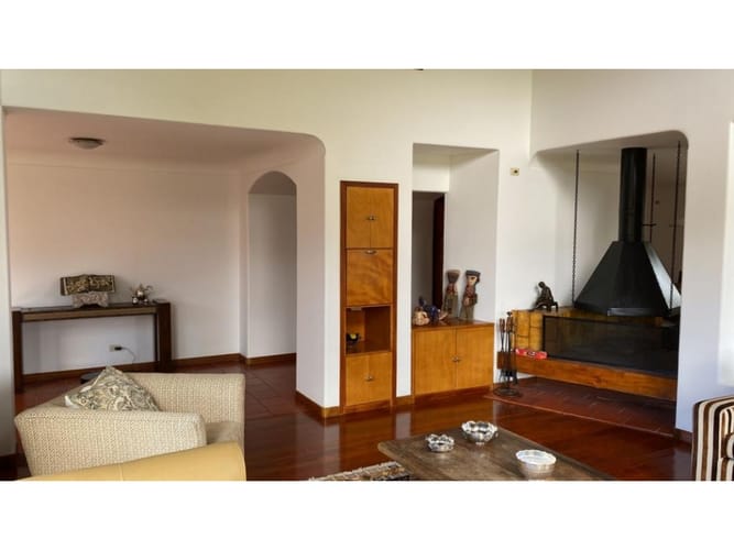 Casa de 4 alcobas en venta en Guaymaral, Bogotá, 430 m² · foto 3 de 24