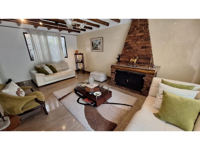 Casa de 3 alcobas en venta en Santa Ana, Bogotá, 254 m² · foto 2 de 24