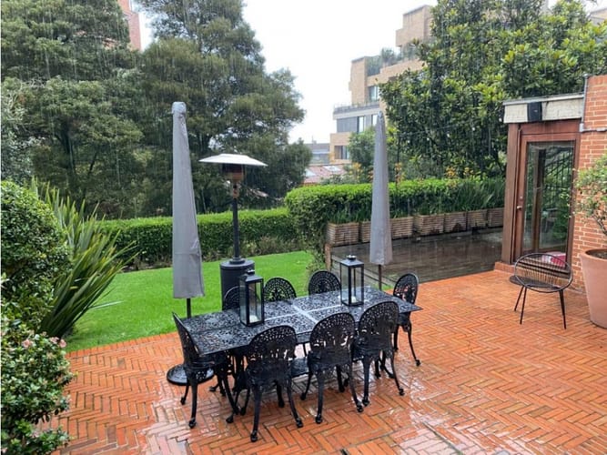 Casa de 4 alcobas en venta en Los Rosales, Bogotá, 592 m² · foto 2 de 24