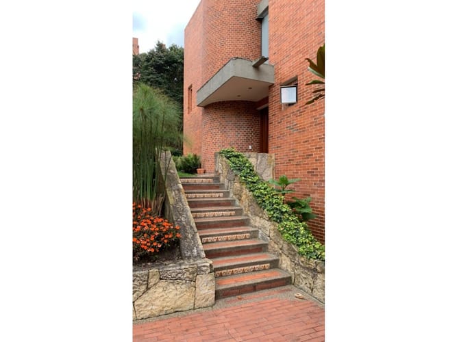 Casa de 3 alcobas en venta en Montearroyo, Bogotá, 330 m² · foto 1 de 13