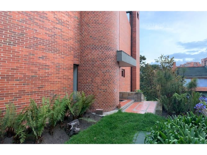 Casa de 3 alcobas en venta en Montearroyo, Bogotá, 330 m² · foto 2 de 13