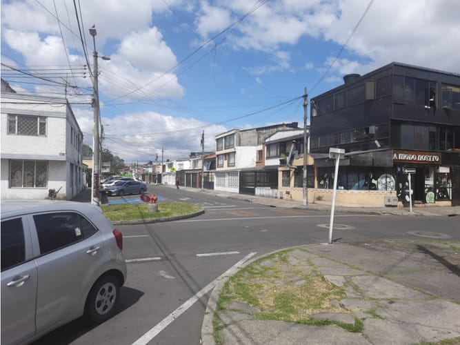 Casa de 3 alcobas en venta en Fontibon, Bogotá, 240 m² · foto 2 de 7