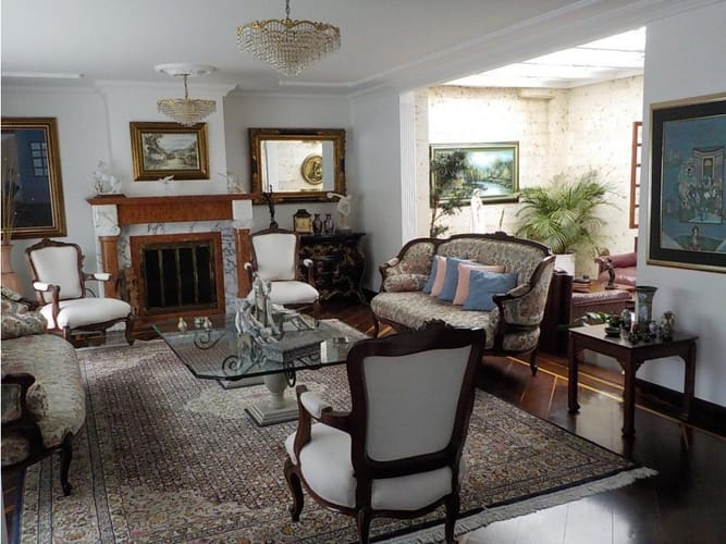 Casa de 3 alcobas en venta en Santa Barbara, Bogotá, 442 m² · foto 2 de 24