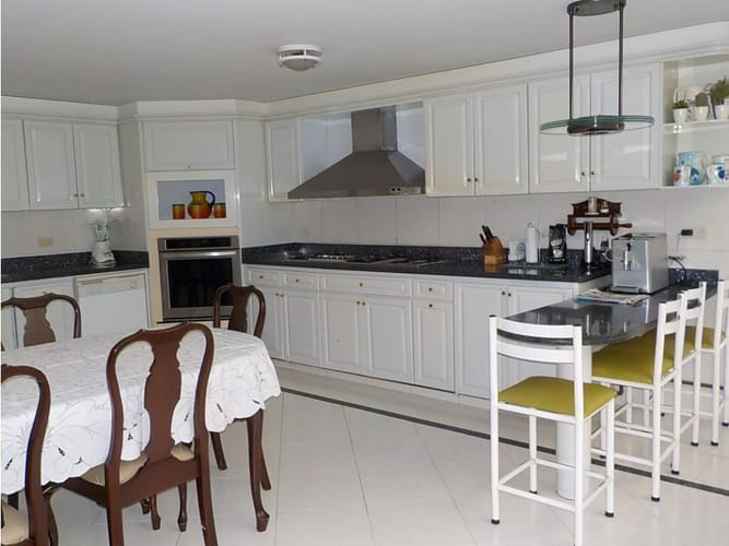 Casa de 3 alcobas en venta en Santa Barbara, Bogotá, 442 m² · foto 6 de 24