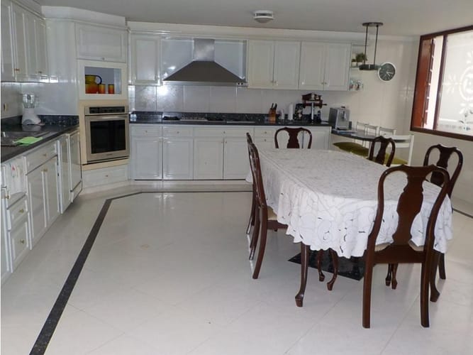 Casa de 3 alcobas en venta en Santa Barbara, Bogotá, 442 m² · foto 22 de 24