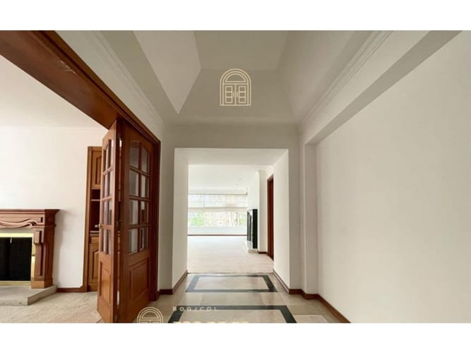 Apartamento de 4 alcobas en venta en La Cabrera, Bogotá, 355 m² · foto 2 de 19