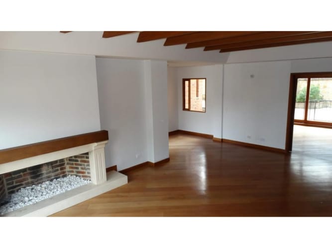 Casa de 3 alcobas en venta en Casa Blanca, Bogotá, 350 m² · foto 2 de 24
