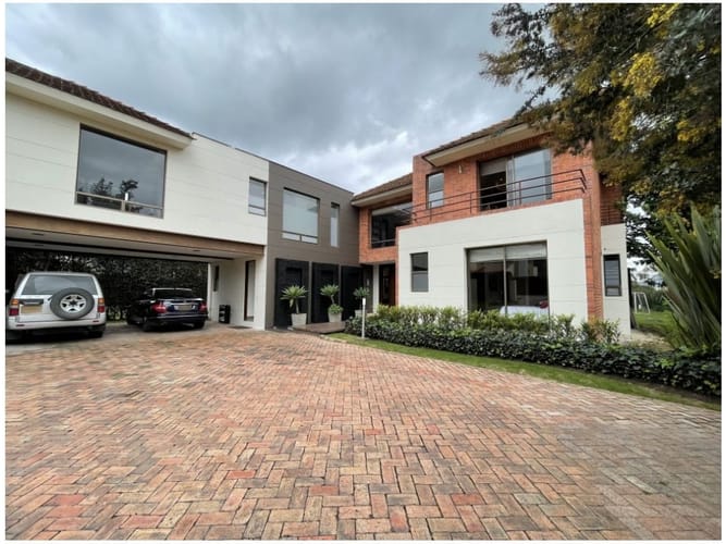 Casa de 5 alcobas en venta en Yerbabuena, Chía, 554 m² · foto 2 de 24