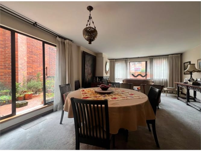 Apartamento de 3 alcobas en venta en Los Rosales, Bogotá, 161 m² · foto 2 de 13