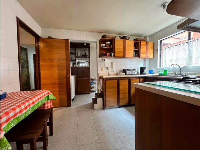 Apartamento de 3 alcobas en venta en Los Rosales, Bogotá, 161 m² · foto 6 de 13