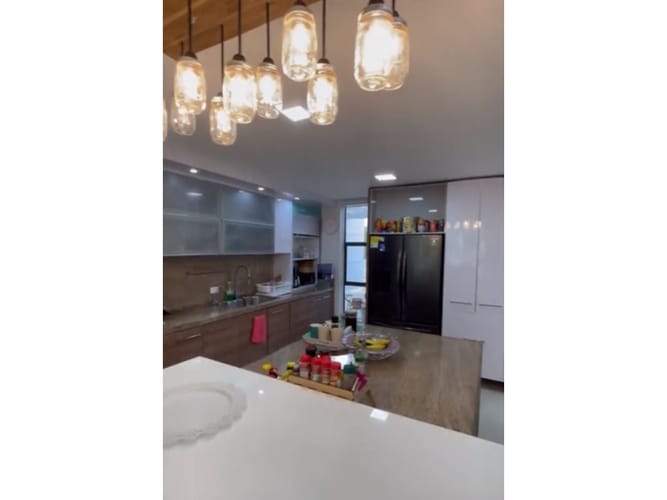 Casa de 5 alcobas en venta en Miramar, Ibagué, 581 m² · foto 5 de 17