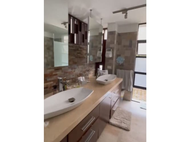Casa de 5 alcobas en venta en Miramar, Ibagué, 581 m² · foto 10 de 17