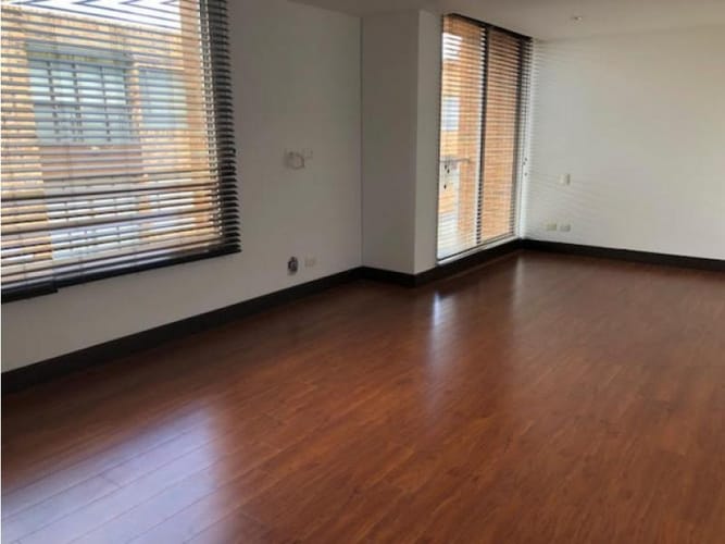 Apartamento de 2 alcobas en venta en Country Club, Bogotá, 184 m² · foto 2 de 24