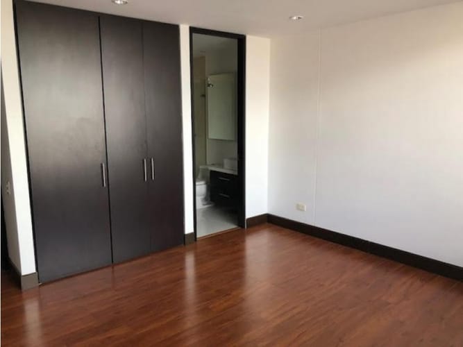 Apartamento de 2 alcobas en venta en Country Club, Bogotá, 184 m² · foto 18 de 24