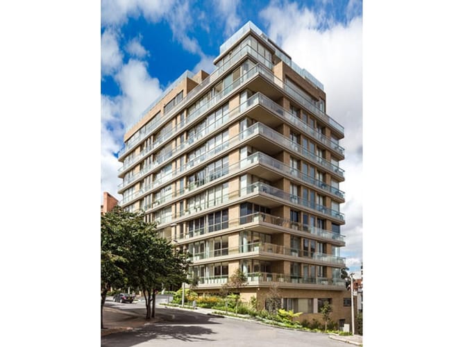 Apartamento de 3 alcobas en venta en Los Rosales, Bogotá, 417 m² · foto 2 de 9
