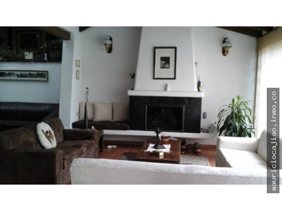 Casa de 4 alcobas en venta en Niza, Bogotá, 415 m² · foto 2 de 21
