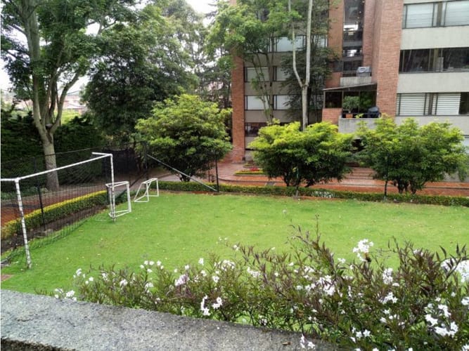 Apartamento de 3 alcobas en venta en Cerros De Niza, Bogotá, 255 m² · foto 1 de 24