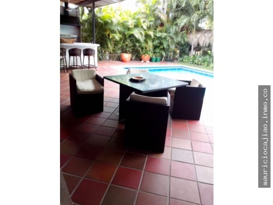 Casa de 4 alcobas en venta en Girardot, Girardot, 370 m² · foto 2 de 16