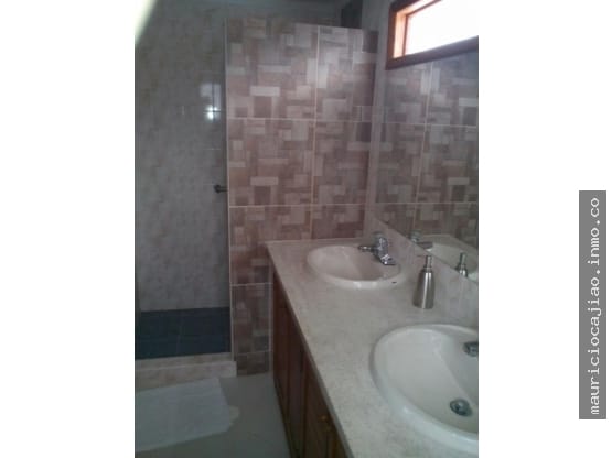 Casa de 4 alcobas en venta en Girardot, Girardot, 370 m² · foto 13 de 16