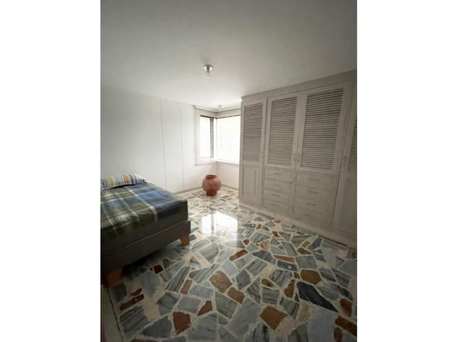 Apartamento de 4 alcobas en venta en Santa Teresita, Cali, 235 m² · foto 14 de 21