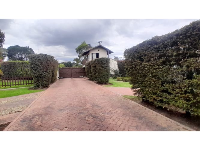 Casa de 3 alcobas en venta en Casa Blanca, Bogotá, 187 m² · foto 2 de 24