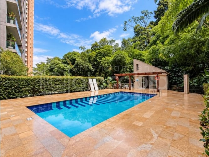Apartamento de 3 alcobas en arriendo en Las Lomas, Medellín, 283 m² · foto 23 de 24