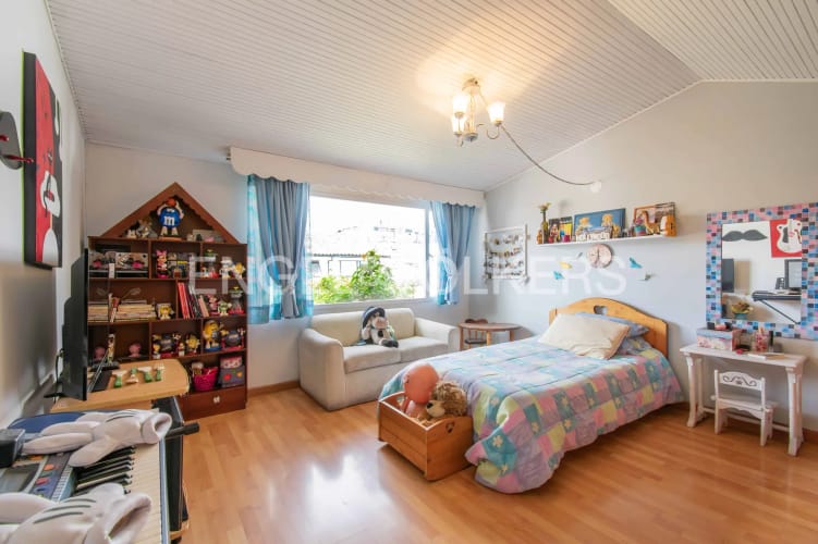 Casa de 4 alcobas en venta en Pontevedra, Bogotá, 450 m² · foto 9 de 17