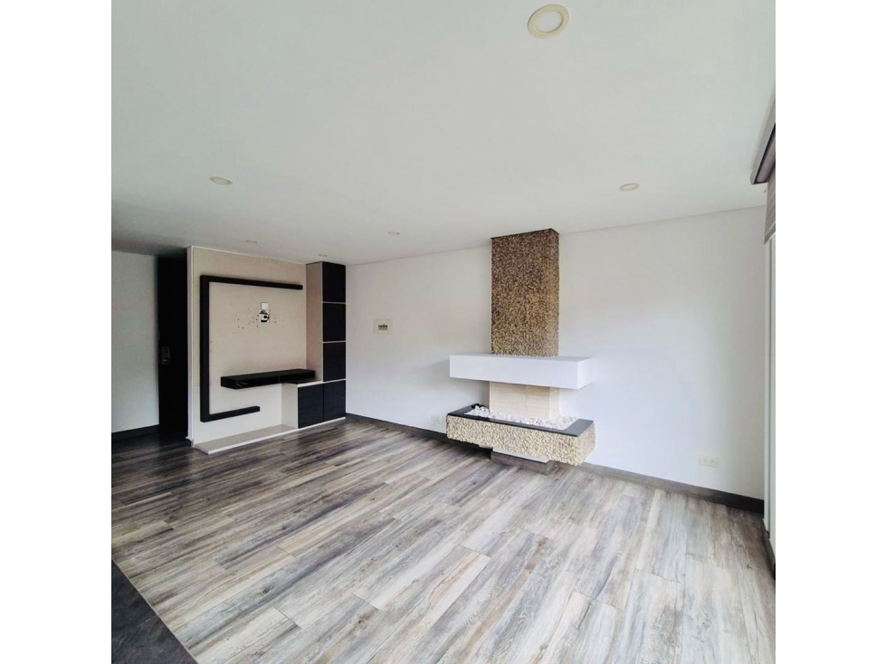 Apartamento en arriendo en Chicó Navarra, Bogotá · foto 2 de 8