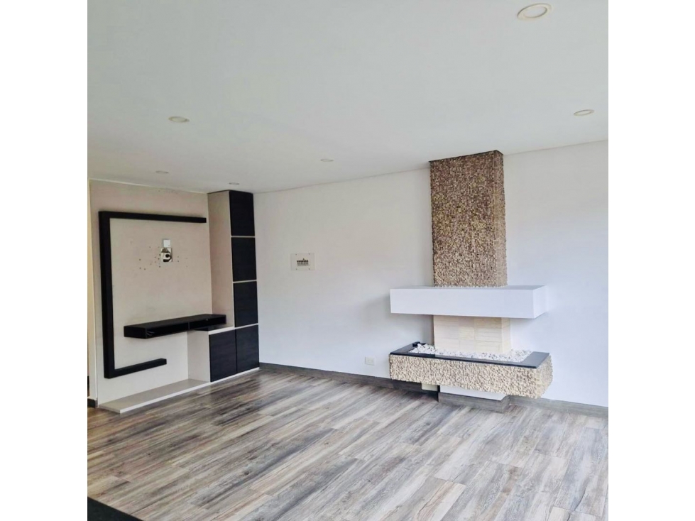 Apartamento en arriendo en Chicó Navarra, Bogotá · foto 3 de 8