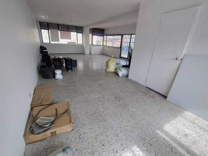Bodega en arriendo en La Candelaria, Medellín, 52 m² · foto 2 de 8