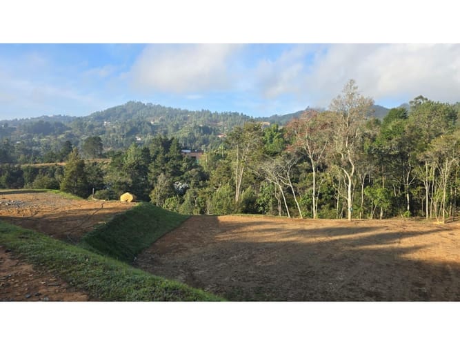 Lote en venta en Romeral, Guarne, 2569 m² · foto 2 de 21