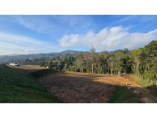 Lote en venta en Romeral, Guarne, 2569 m² · foto 3 de 21