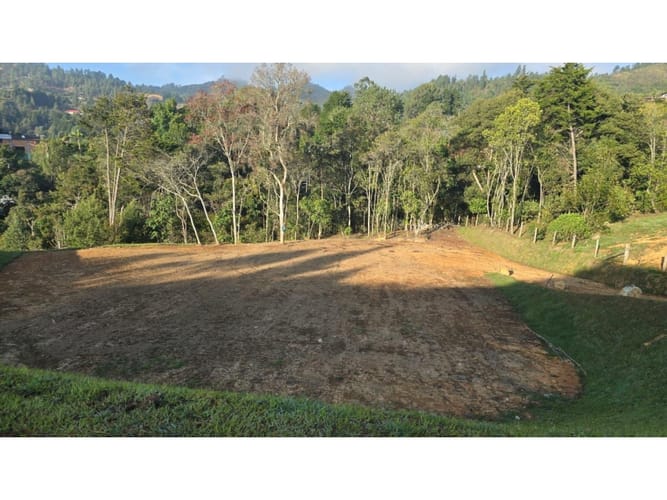 Lote en venta en Romeral, Guarne, 2569 m² · foto 4 de 21