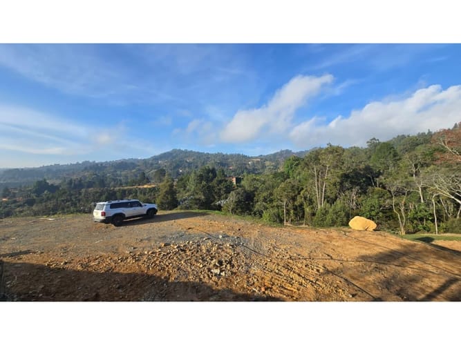 Lote en venta en Romeral, Guarne, 2569 m² · foto 5 de 21