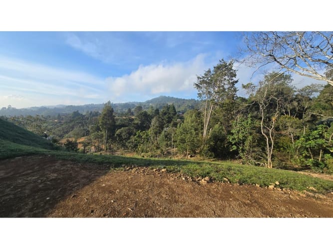 Lote en venta en Romeral, Guarne, 2569 m² · foto 10 de 21