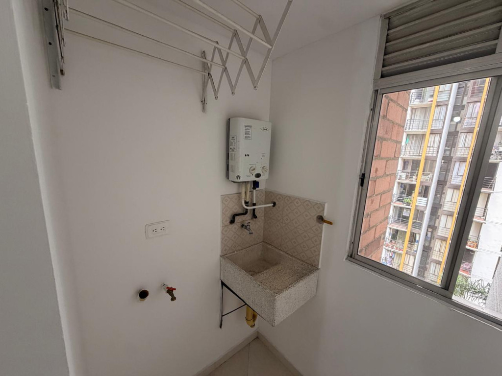 Apartamento en arriendo en Rodeo Alto, Medellín · foto 4 de 15