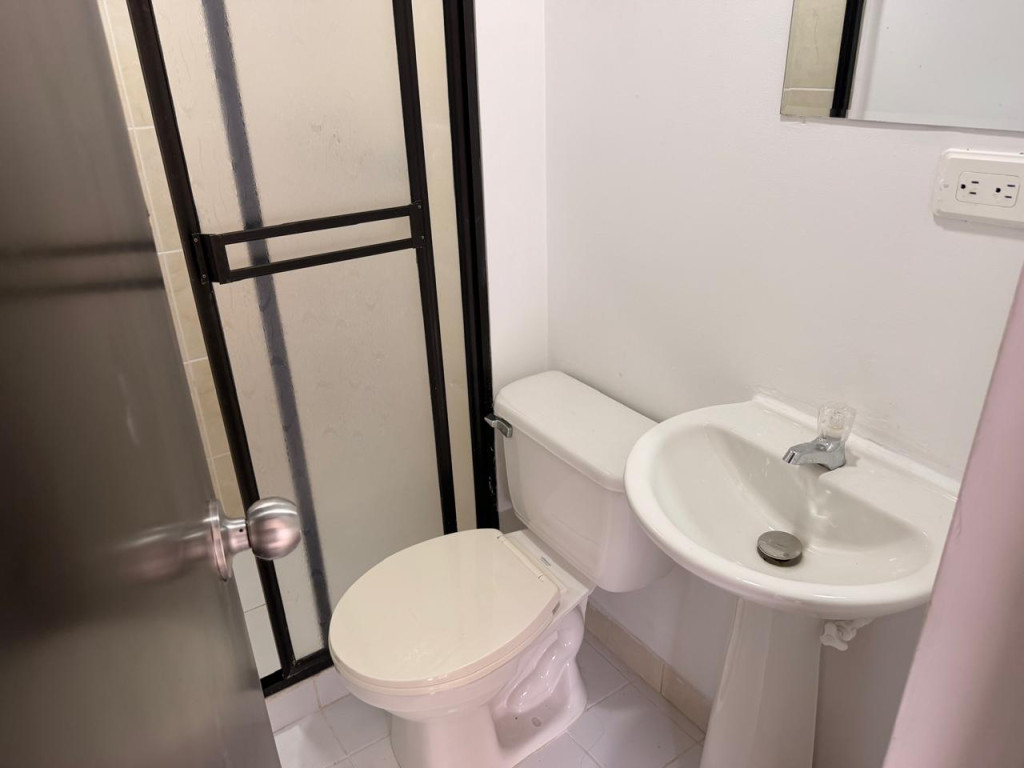 Apartamento en arriendo en Rodeo Alto, Medellín · foto 8 de 15