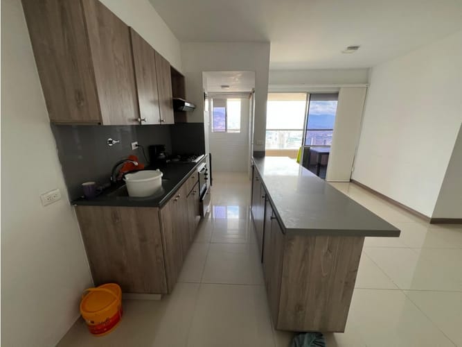 Apartamento de 3 alcobas en venta en Maria Auxiliadora, Sabaneta, 77 m² · foto 2 de 13