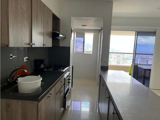 Apartamento de 3 alcobas en venta en Maria Auxiliadora, Sabaneta, 77 m² · foto 3 de 13