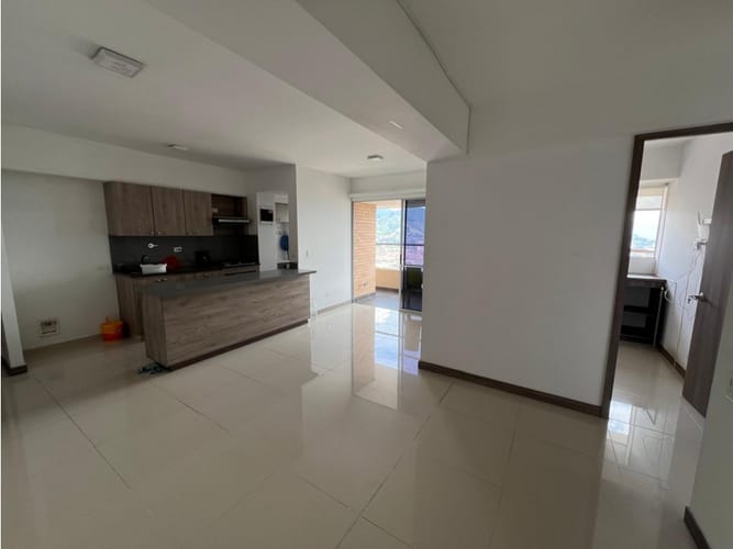 Apartamento de 3 alcobas en venta en Maria Auxiliadora, Sabaneta, 77 m² · foto 4 de 13
