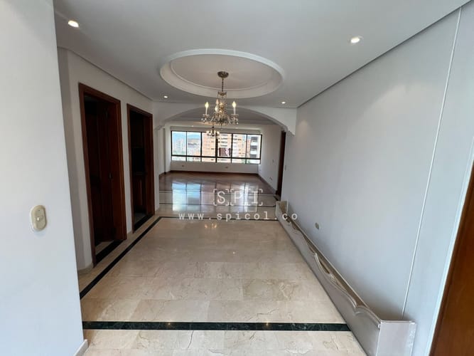 Apartamento de 3 alcobas en venta en Alejandría, Medellín, 262 m² · foto 3 de 24