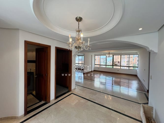 Apartamento de 3 alcobas en venta en Alejandría, Medellín, 262 m² · foto 4 de 24