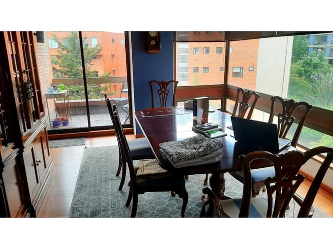 Apartamento de 3 alcobas en venta en Los Rosales, Bogotá, 233 m² · foto 2 de 23