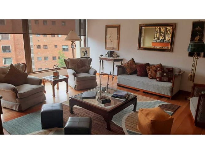 Apartamento de 3 alcobas en venta en Los Rosales, Bogotá, 233 m² · foto 6 de 23