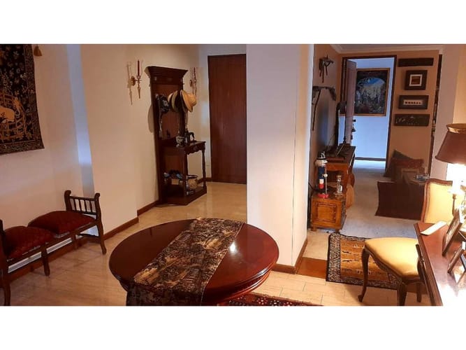Apartamento de 3 alcobas en venta en Los Rosales, Bogotá, 233 m² · foto 9 de 23